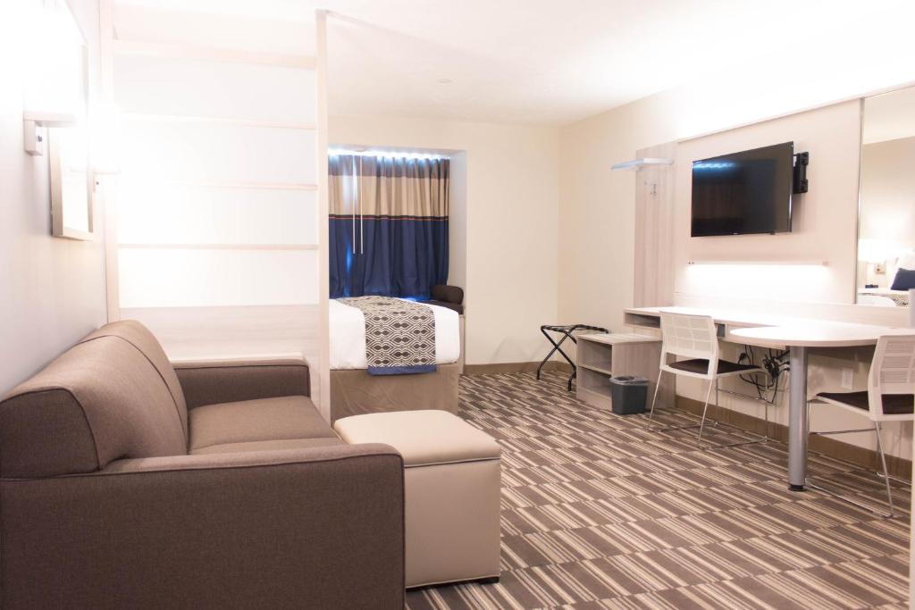 Microtel Inn & Suites by Wyndham Springville - Queen Studio Suite - Niet -roken