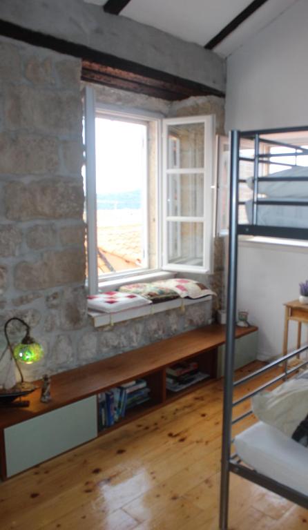 Posteľ alebo postele v izbe v ubytovaní Kingslanding Old Town Hostel