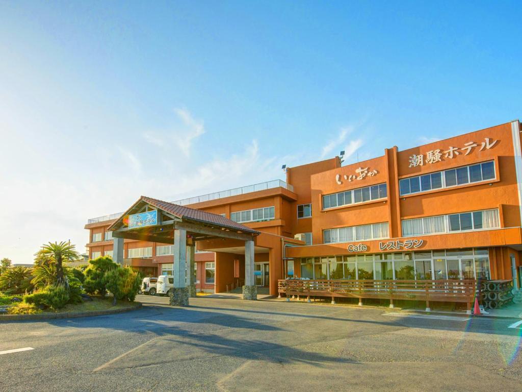 a building with a parking lot in front of it at Iioka Shiosai Hotel in Asahi