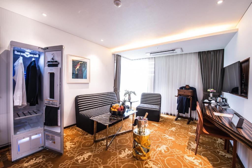 TV a/nebo společenská místnost v ubytování Hotel Leo