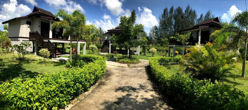 Zahrada ubytování The Hip Resort @ Khao Lak