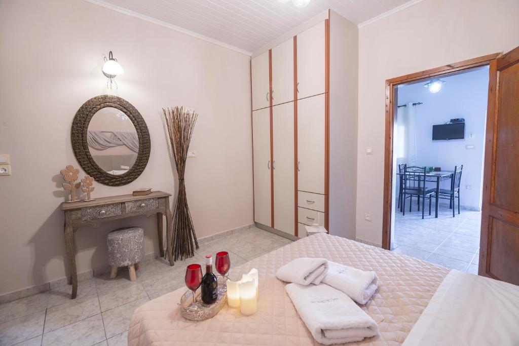 Postel nebo postele na pokoji v ubytování Val Di Compare Apartments