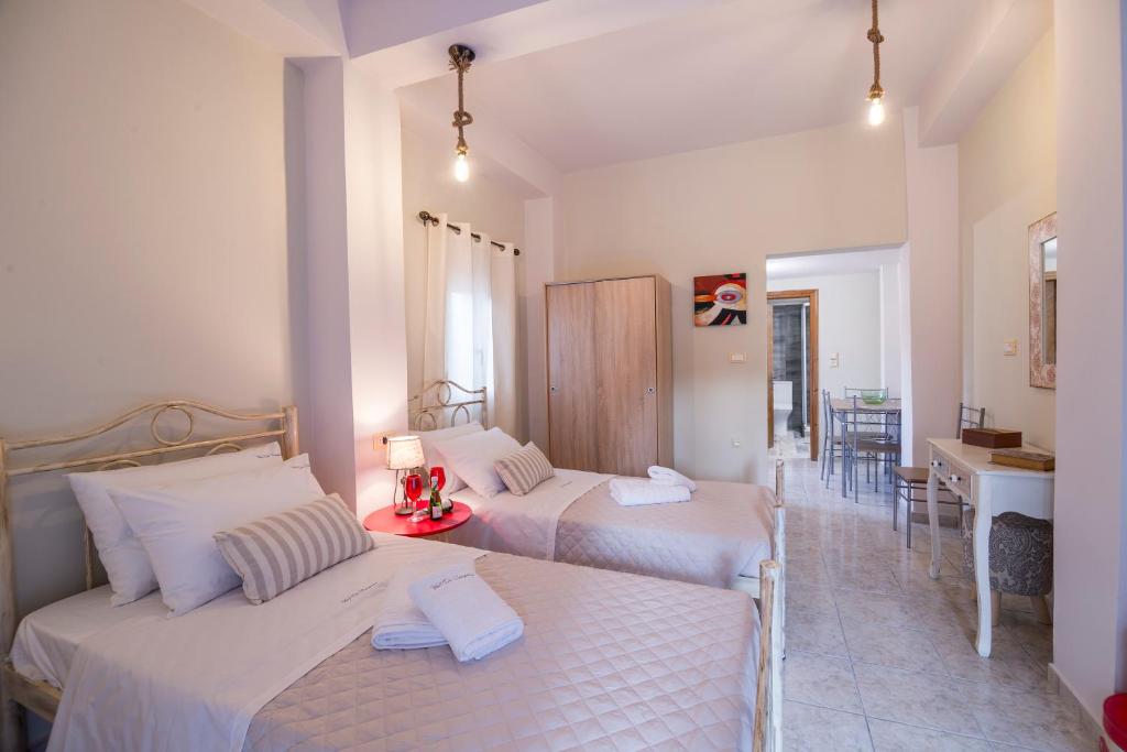 Postel nebo postele na pokoji v ubytování Val Di Compare Apartments