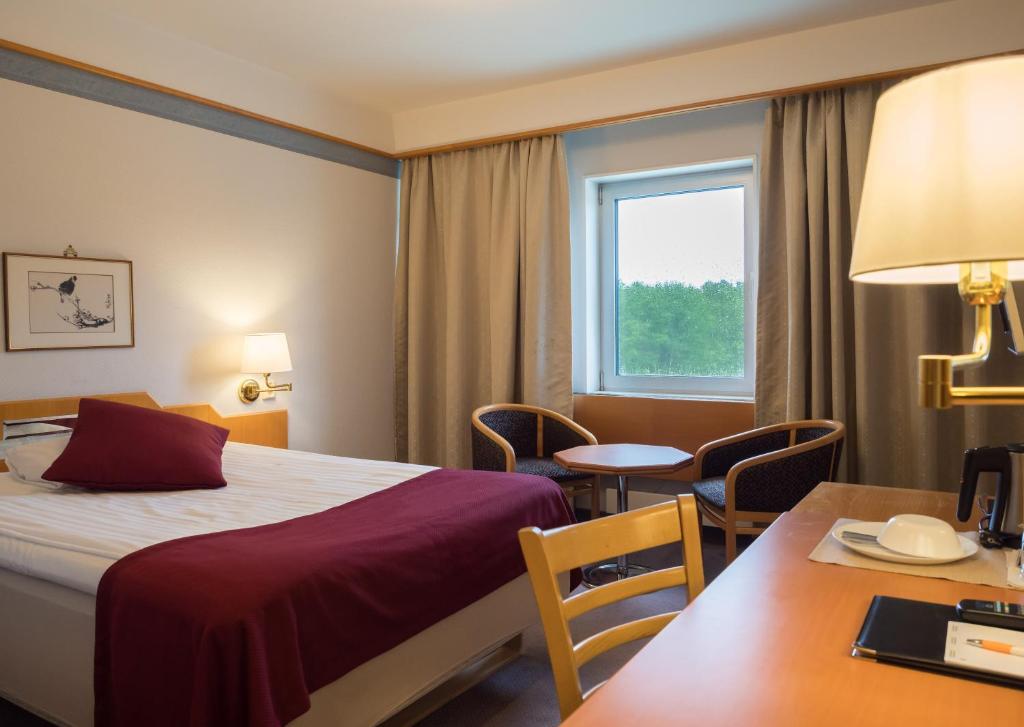 2Home Stockholm South - Small Double Room -140cm Bed