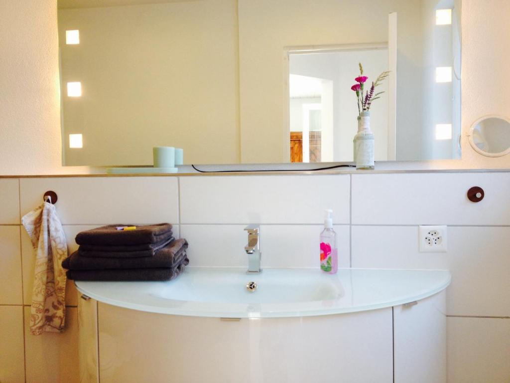 a bathroom with a sink and a mirror at Bed and Breakfast 57 in Asuel