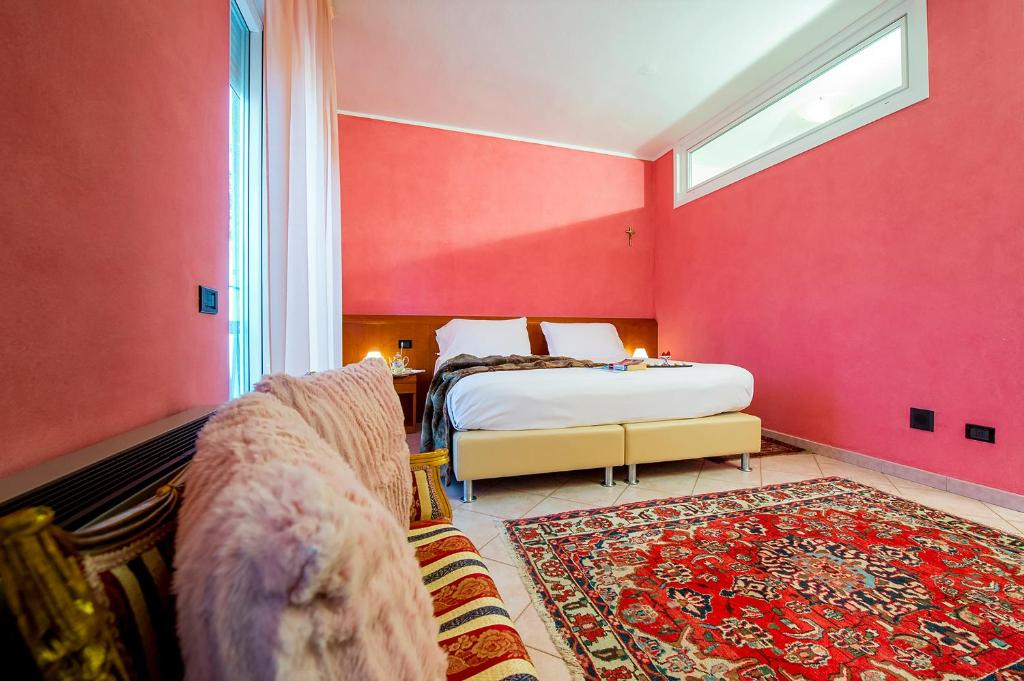 Postel nebo postele na pokoji v ubytování Hotel San Gerolamo