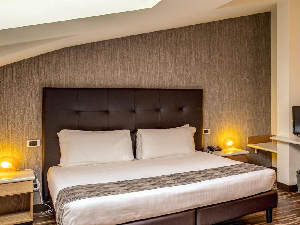Postel nebo postele na pokoji v ubytování Albergo Firenze