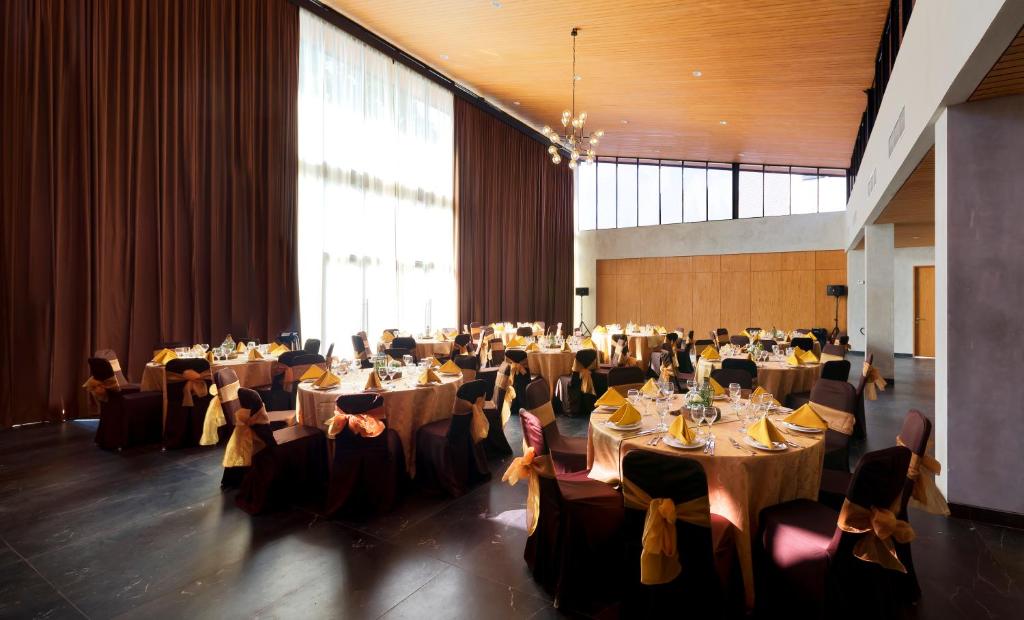 Restaurace v ubytování Aviary Bintaro