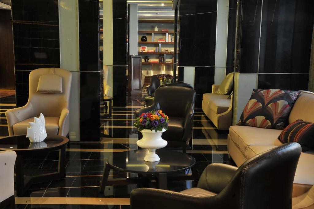 Posezení v ubytování Lancaster Raouche Hotel