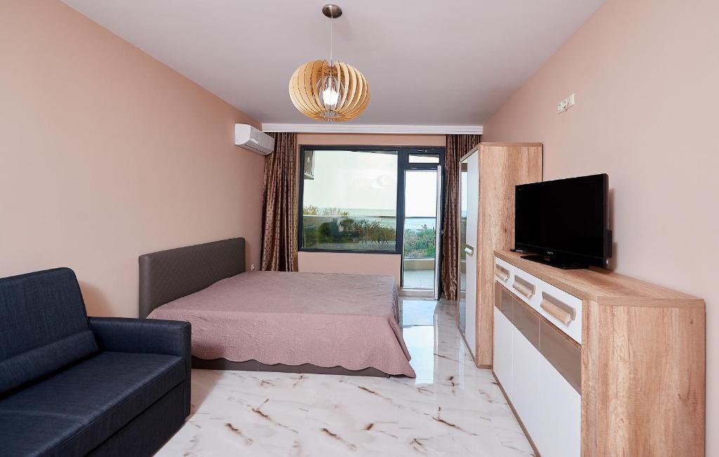 A television and/or entertainment centre at Apartments Magic