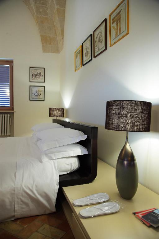 Postel nebo postele na pokoji v ubytování Antica Civita Luxury Room