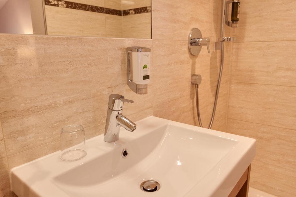 Koupelna v ubytování Hotel Nova
