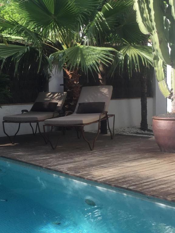Bazén v ubytovaní la casa de las pergolas alebo v jeho blízkosti