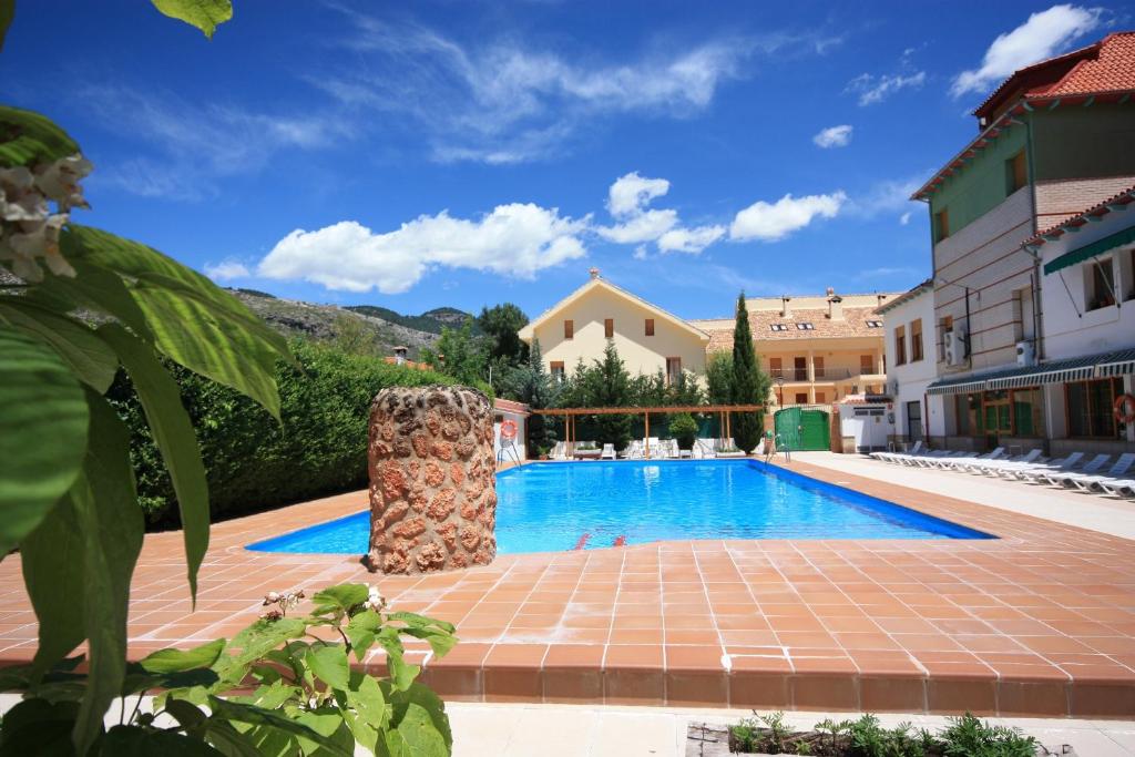 Bazén v ubytování Hotel Rural Montaña de Cazorla nebo v jeho okolí