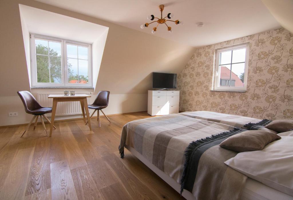 Bei Meyers Schlafen & Feiern - Double Room With Extra Bed