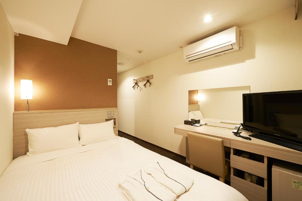 Postel nebo postele na pokoji v ubytování Sotetsu Fresa Inn Tokyo Tamachi