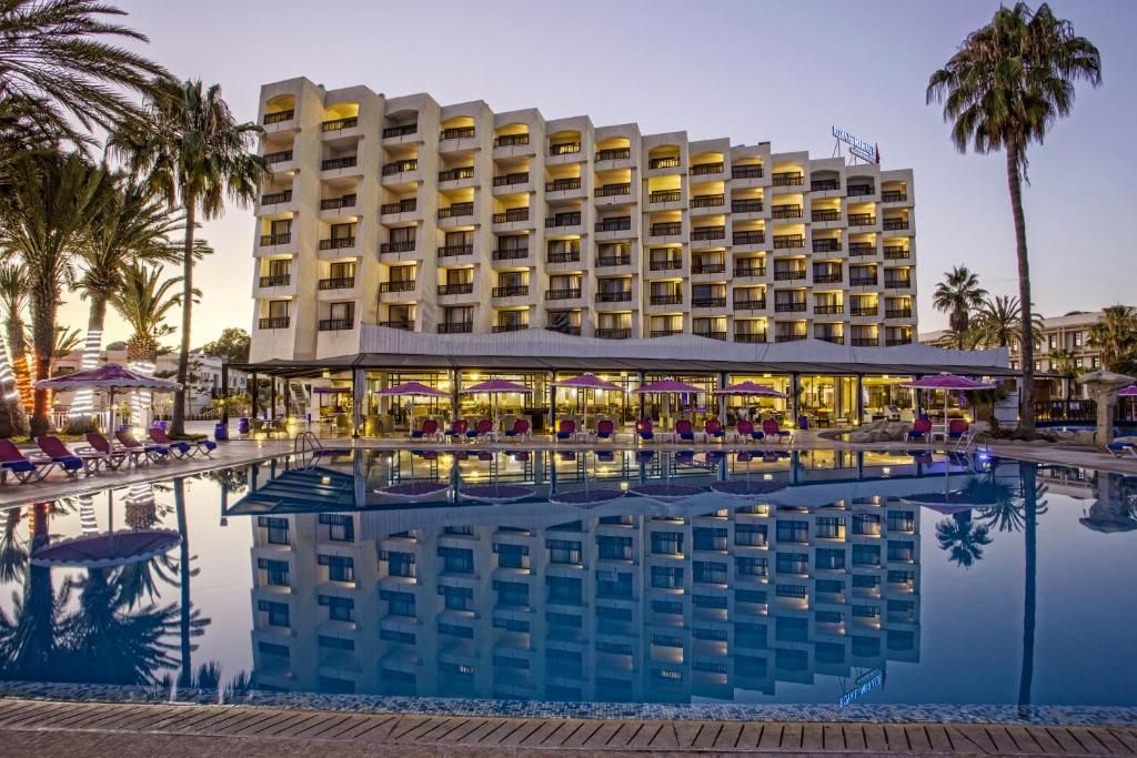 Bazén v ubytování Royal Mirage Agadir nebo v jeho okolí