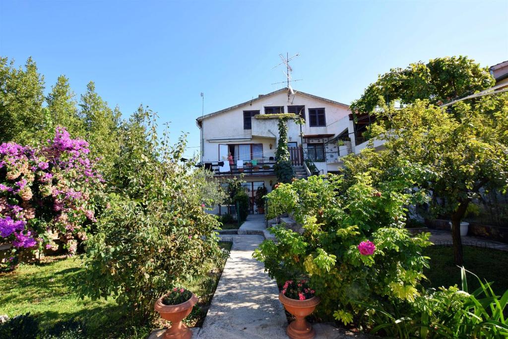 Zahrada ubytování Apartment Mirjam