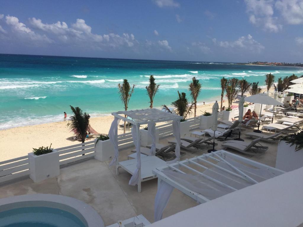 a view of the beach from the balcony of a resort at Estudios Yalmakan in Cancún