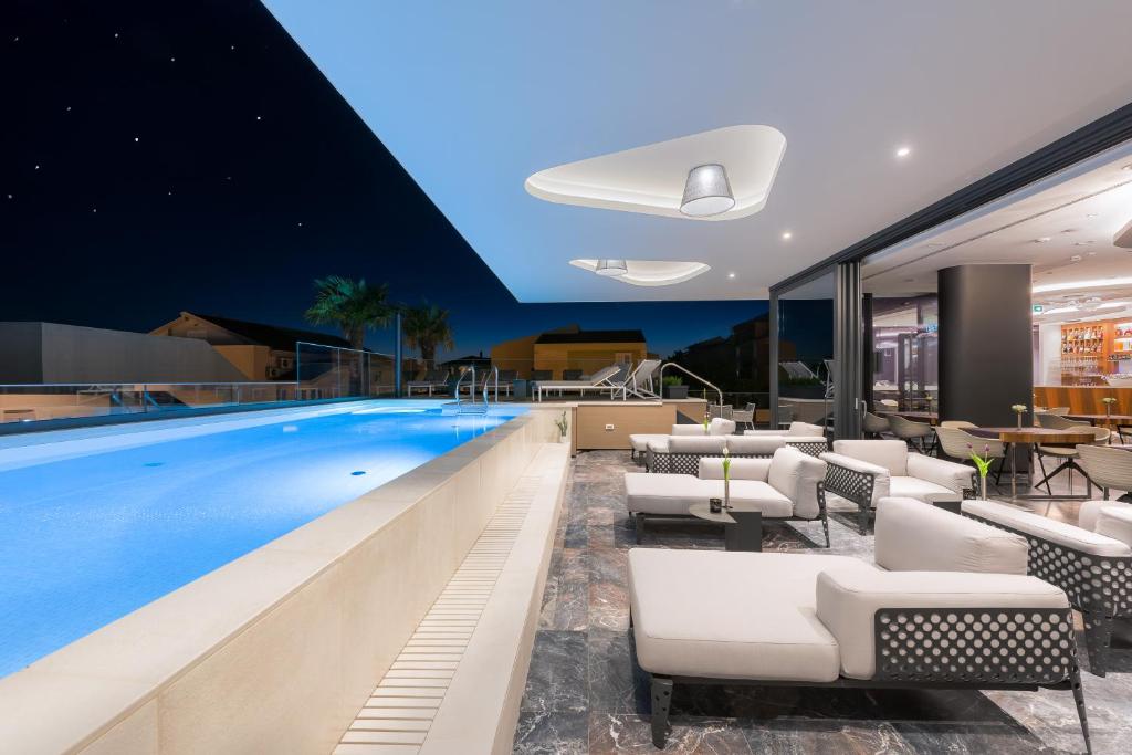 Bazén v ubytování Boutique Hotel Ani - Adults Only nebo v jeho okolí