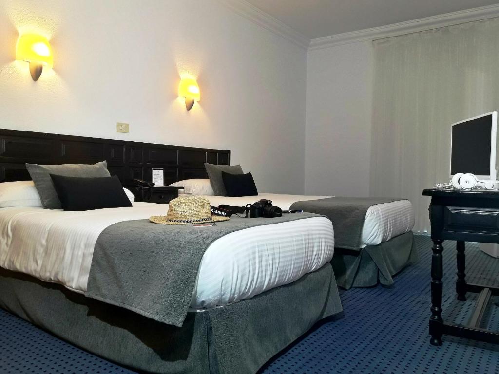 Posteľ alebo postele v izbe v ubytovaní Hotel Miramar