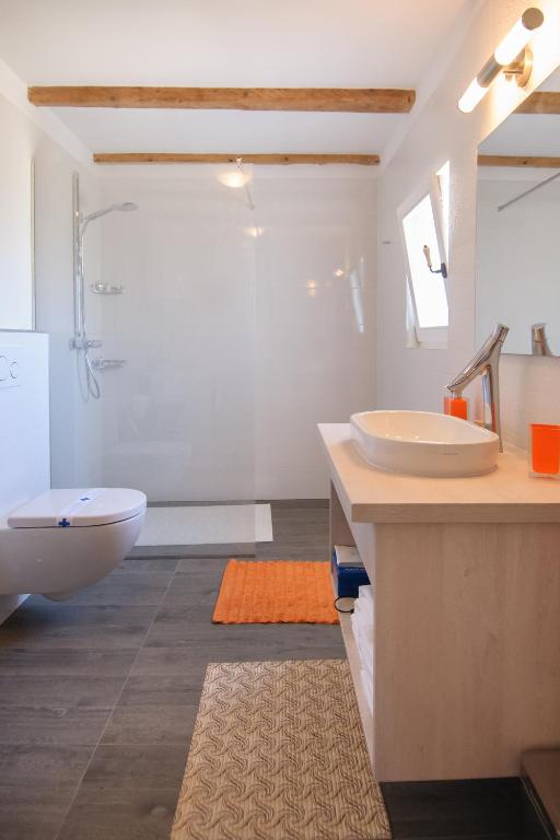 Koupelna v ubytování Apartments Borgo 8