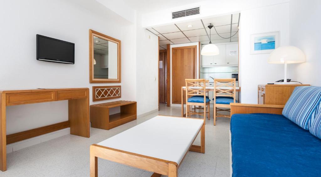 A television and/or entertainment centre at Globales Nova