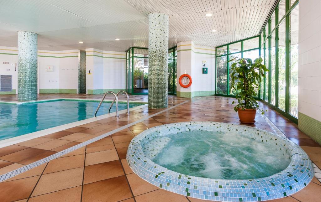 The swimming pool at or close to Globales Nova