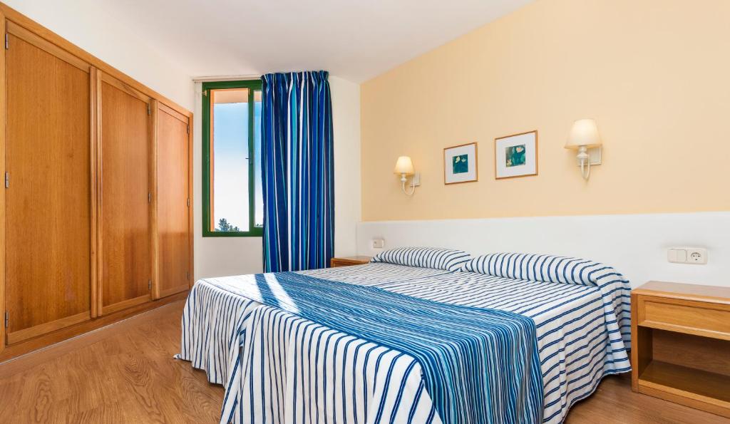 A bed or beds in a room at Globales Nova
