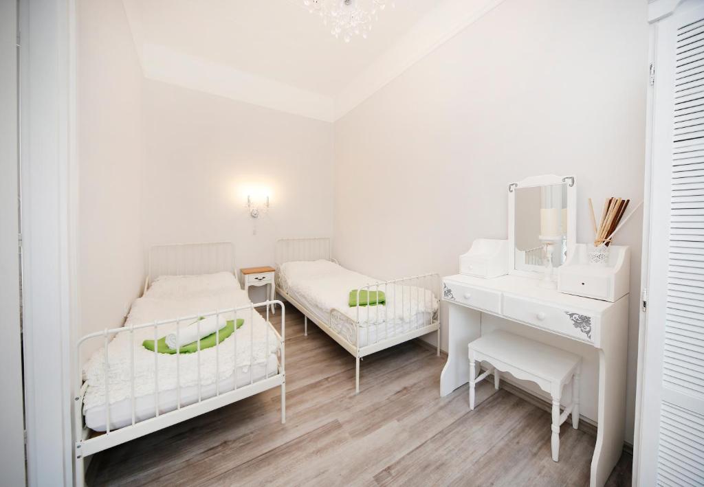 A bed or beds in a room at Öreg Malom Apartmanház