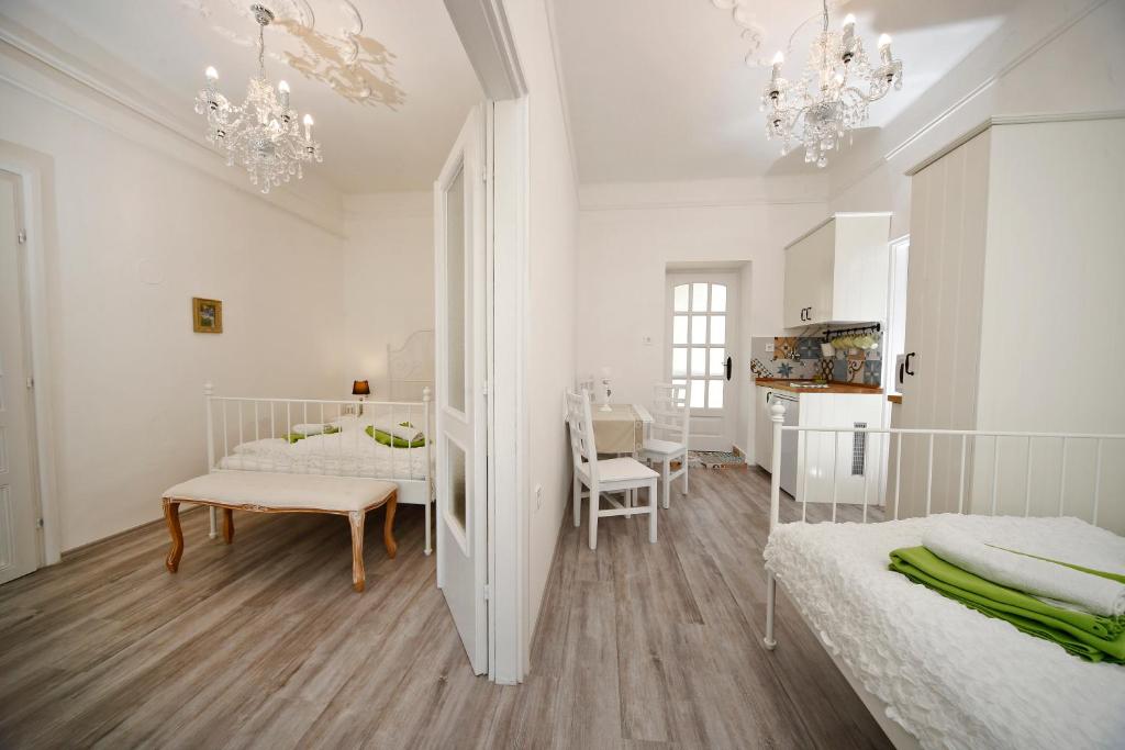 A bed or beds in a room at Öreg Malom Apartmanház