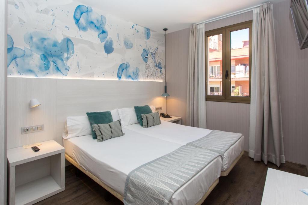 Posteľ alebo postele v izbe v ubytovaní Hostal Operaramblas