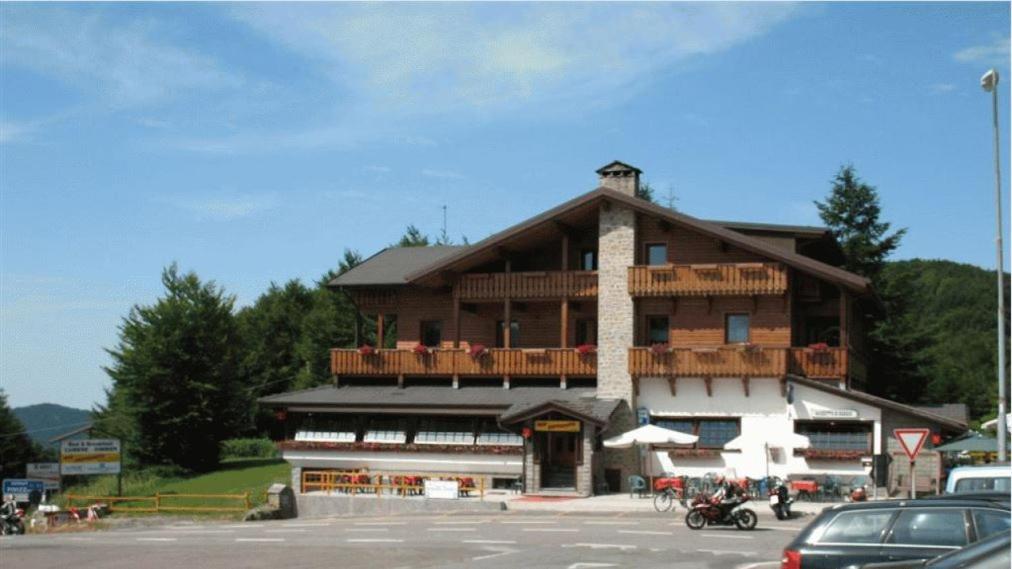 a large building with a balcony on top of it at B&B Passo del Cerreto in Cerreto Laghi