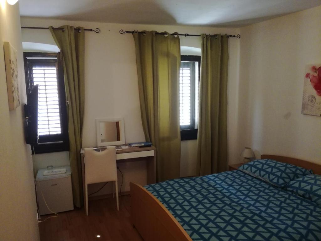 Postel nebo postele na pokoji v ubytování Guest House Kvartin