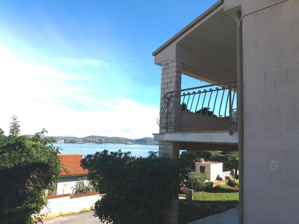 a balcony of a building with a view of the water at Seaview apartment Marta in Crveni Vrh