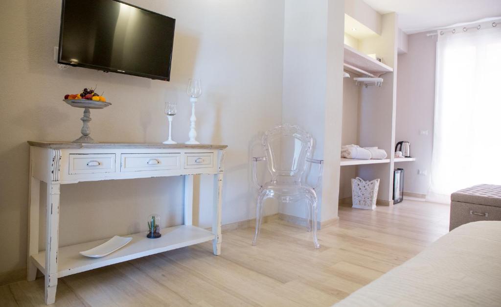TV a/nebo společenská místnost v ubytování Le Saline Suites