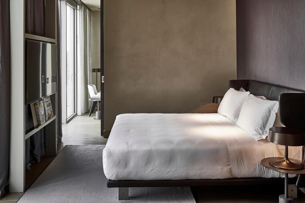Postel nebo postele na pokoji v ubytování Hotel VIU Milan, a Member of Design Hotels