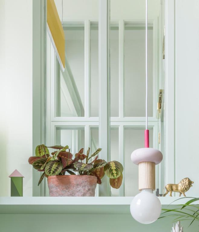 Eden Locke - Resim 16