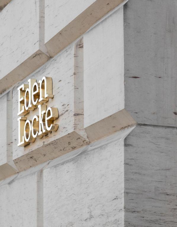 Certifikát, hodnocení, plakát nebo jiný dokument vystavený v ubytování Eden Locke