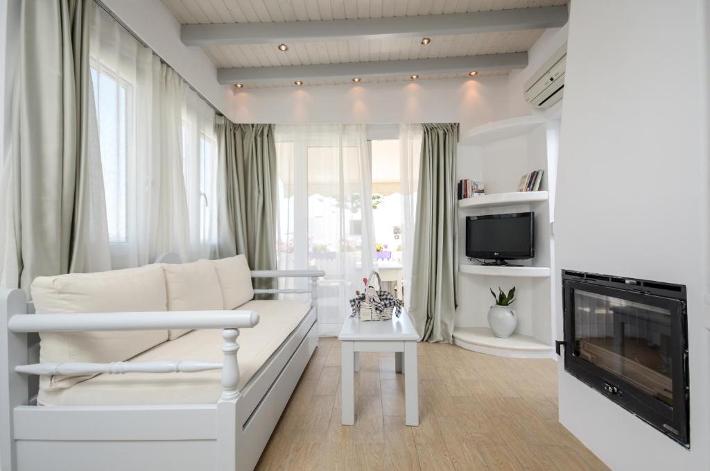 TV a/nebo společenská místnost v ubytování Santa Katerina Apartments & Studios