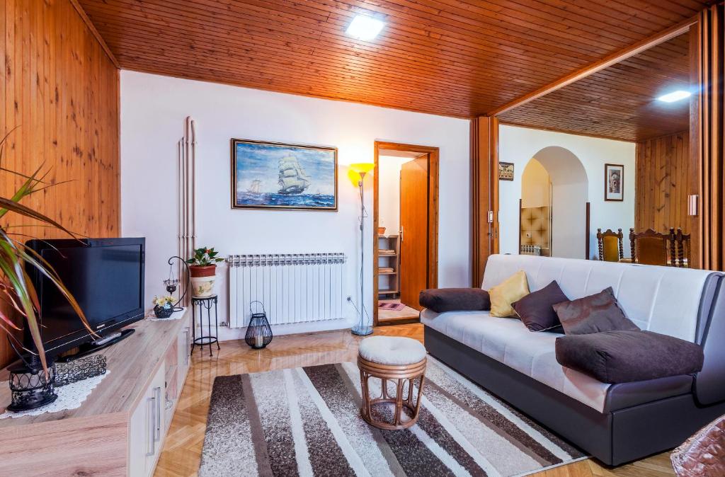 a living room with a couch and a tv at Apartman Joso in Sukošan