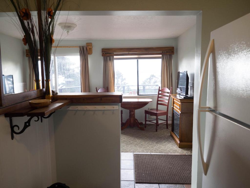 Kuchyň nebo kuchyňský kout v ubytování Agate Beach Motel