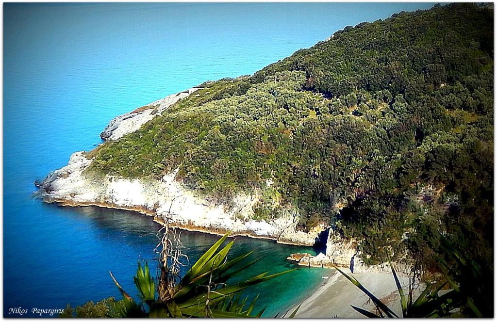 an island in the middle of the ocean at Dimosthenis Karastamatis Rooms in Xorychti