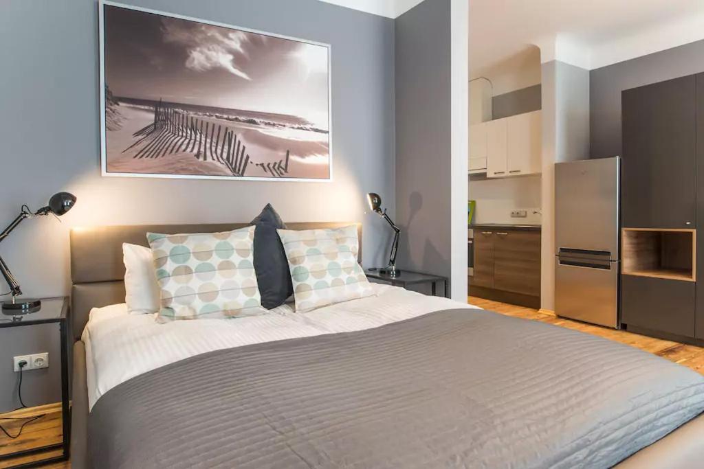 Colonel Suites & Apartments - Deluxe Studio