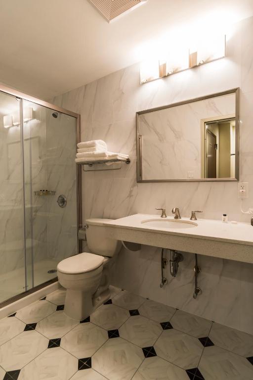 Koupelna v ubytování John Hotel