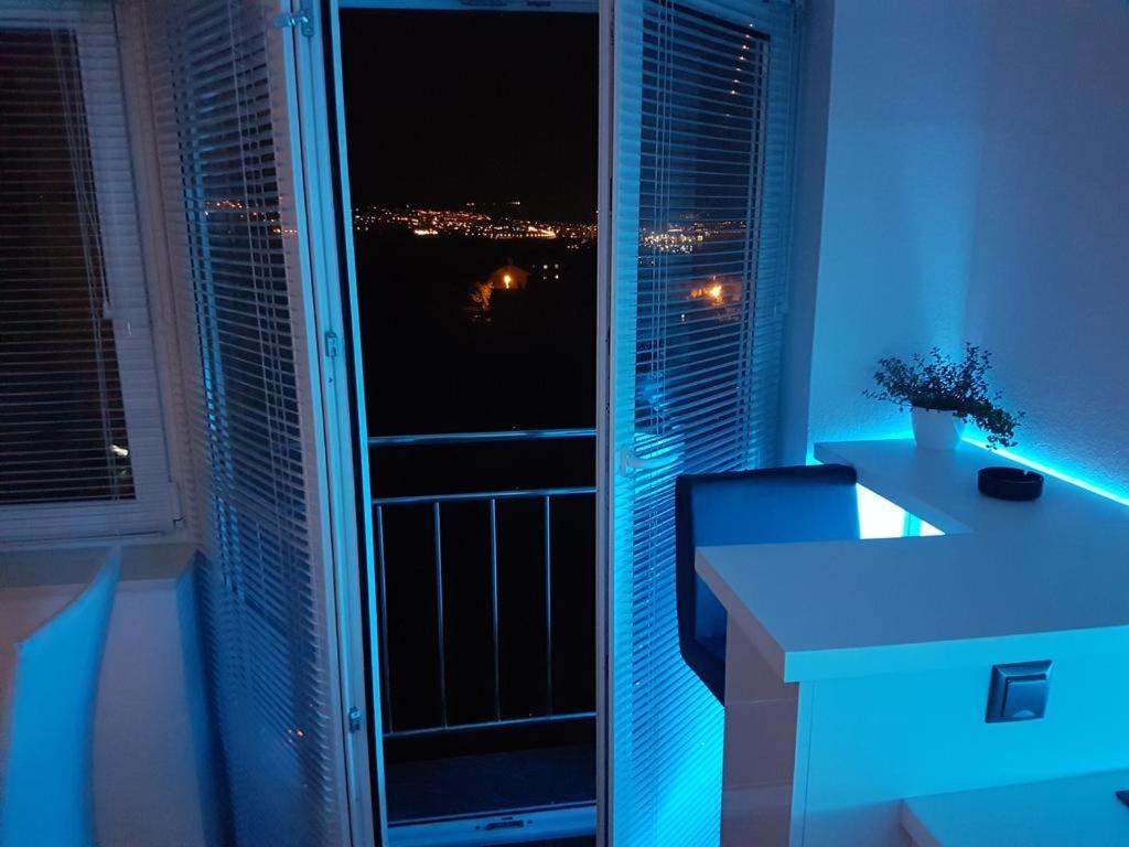 Penthouse Jacuzzi & Pool Luxury Apartments - 14