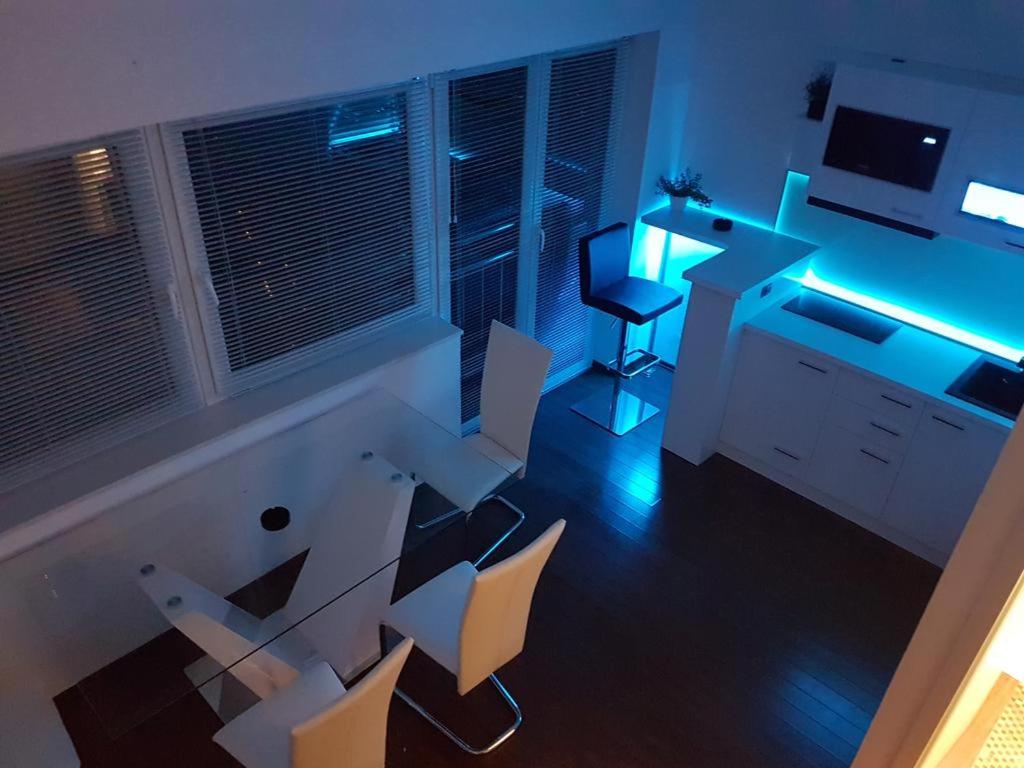 Penthouse Jacuzzi & Pool Luxury Apartments - 9