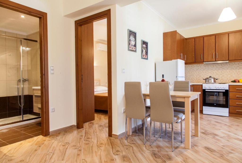 Kuchyň nebo kuchyňský kout v ubytování Kavadias Apartments