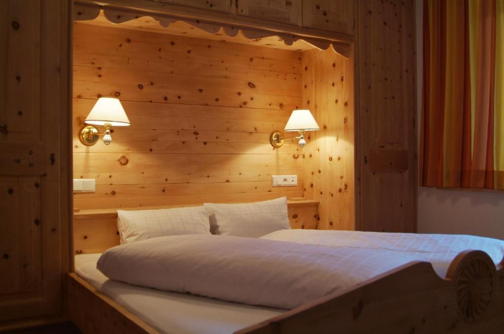 Postel nebo postele na pokoji v ubytování Hotel Gomagoierhof