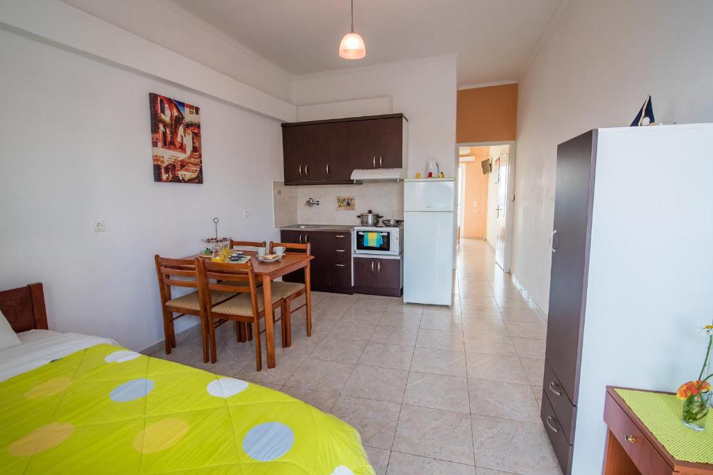 Kuchyň nebo kuchyňský kout v ubytování Faros Apartments